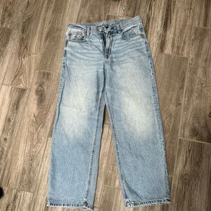 American Eagle 6 short ex boyfriend strigid light wash jeans